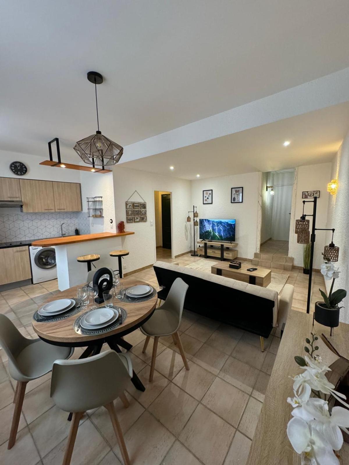 Charmant Appartement En Hypercentre De 卡斯泰尔诺达里 外观 照片